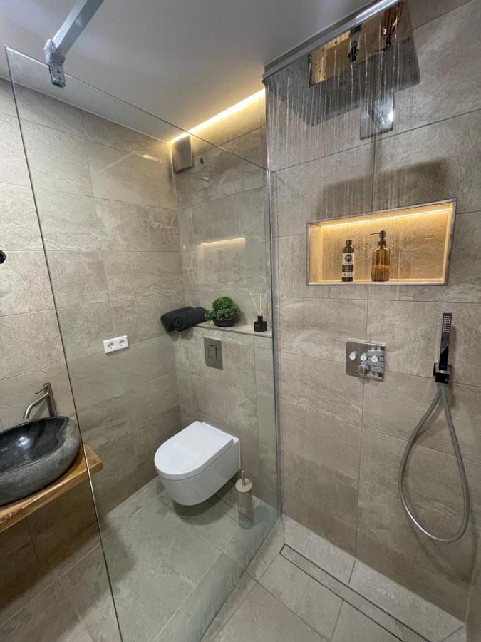 Wittmann Ganze In Apartment
