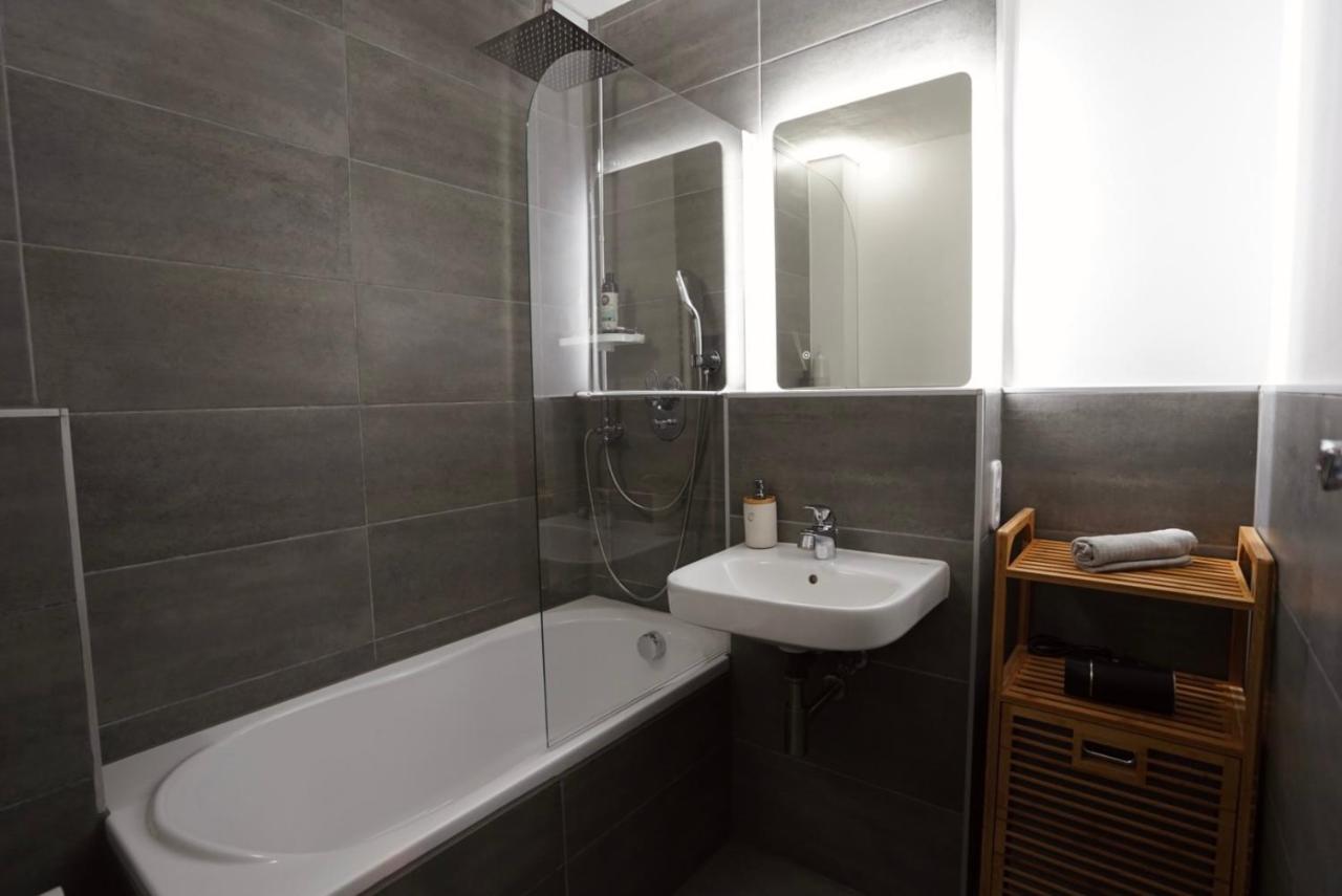 Wittmann Ganze In Apartment *